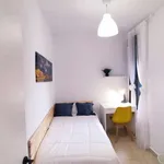 Rent a room of 100 m² in granada