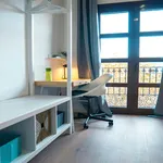 Rent a room of 107 m² in Barcelona