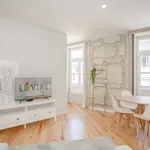 Rent 5 bedroom apartment of 68 m² in Porto