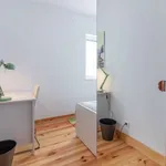 Rent 5 bedroom apartment of 90 m² in lisbon