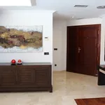 Rent 4 bedroom house of 295 m² in Marbella