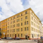 Pronajměte si 4 ložnic/e byt o rozloze 76 m² v Prague