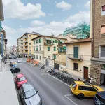 Affitto 4 camera appartamento di 150 m² in Firenze