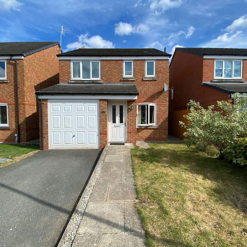 Detached House to rent on Brent Close, Milners Green Newcastle-under-Lyme,  ST5 Poolfields