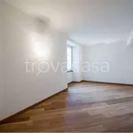 Rent 5 bedroom apartment of 184 m² in Genova