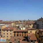 Affitto 5 camera appartamento di 130 m² in Bologna