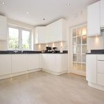 Rent 4 bedroom house of 249 m² in Loughton