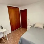 Rent 4 bedroom apartment in alicante