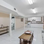 Rent 3 bedroom house of 290 m² in Vaughan (Maple)