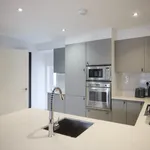 Rent 3 bedroom apartment of 77 m² in London