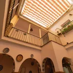 Rent a room of 250 m² in Sevilla