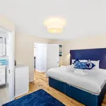 Rent 3 bedroom apartment in Brighton Marina