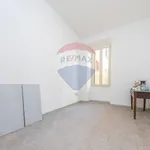 Affitto 5 camera appartamento di 130 m² in Roma