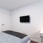 Rent 4 bedroom apartment in Madrid