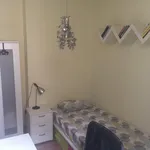 Rent 4 bedroom apartment in Barcelona