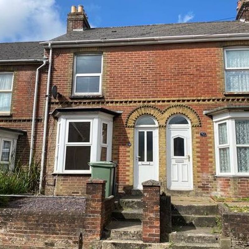 Terraced house to rent in Hunnyhill, Newport PO30