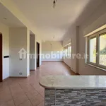 Affitto 4 camera appartamento di 138 m² in Reggio Calabria