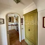 Rent 5 bedroom apartment of 180 m² in Capri