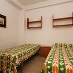 Rent a room of 250 m² in Granada