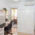 Rent a room of 89 m² in Valencia