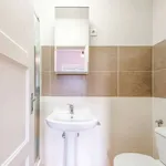 Rent a room of 103 m² in lisbon