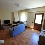 Villa a schiera arredata con piscina