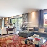 Rent 5 bedroom apartment of 450 m² in Barcelona