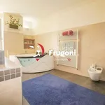 Rent 4 bedroom apartment of 190 m² in Roè Volciano