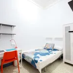 Rent a room of 300 m² in valencia