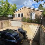 Rent 6 bedroom house in South East England