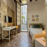 Rent 4 bedroom apartment in Barcelona