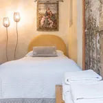 Rent 3 bedroom apartment in Florence