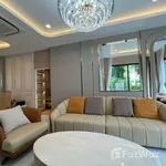 Rent 4 bedroom house of 390 m² in Bangkok