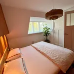 Huur 4 slaapkamer appartement van 93 m² in Medanbuurt