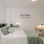 Rent 4 bedroom apartment in Valencia