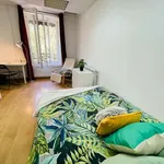 Rent a room of 170 m² in Madrid