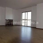 Rent 5 bedroom apartment of 220 m² in Bari