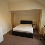 Rent 3 bedroom flat in East Midlands