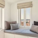 Rent 3 bedroom apartment of 160 m² in lisbon