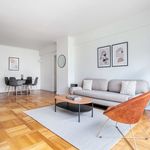 Appartement de 936 m² avec 2 chambre(s) en location à Paris