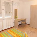 Rent 5 bedroom apartment of 65 m² in Urbino