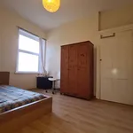 Rent 3 bedroom flat in Wales