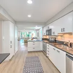 Rent 2 bedroom apartment of 148 m² in Sarasota