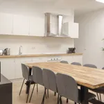 Rent a room of 245 m² in madrid