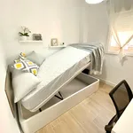 Rent 4 bedroom apartment in Madrid