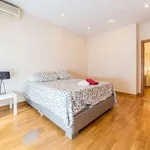 Rent a room of 180 m² in Valencia