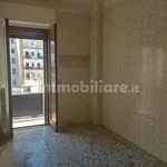 Affitto 3 camera appartamento di 95 m² in Taranto