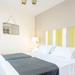 Rent 3 bedroom apartment of 200 m² in Sevilla