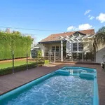 Rent 5 bedroom house in Frankston