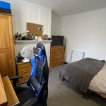 Rent 4 bedroom apartment in South East England